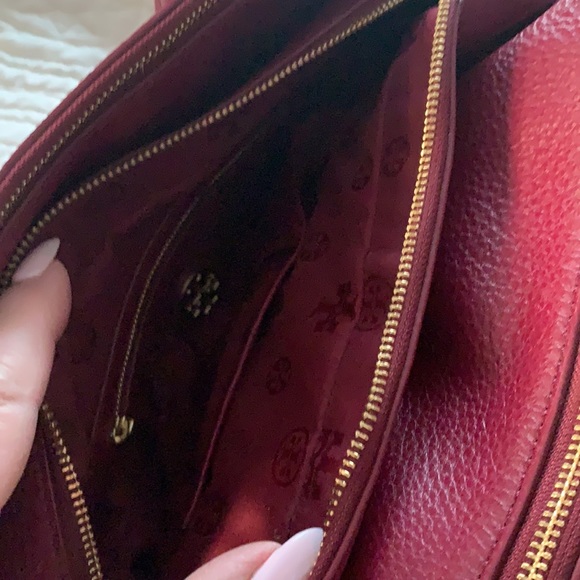 MINT. - TORY BURCH. Triple Zippered plus Double Pockets Inbetween. SOLD - Picture 3 of 4